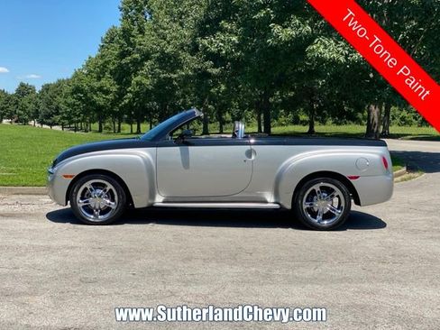 Used 2006 Chevrolet SSR w/ Preferred Equipment Group RWD image 4
