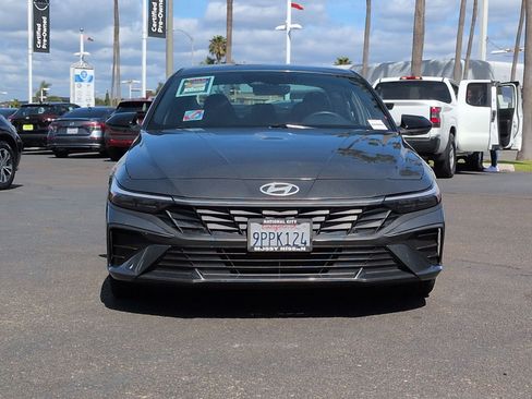 Used 2025 Hyundai Elantra Sport image 4