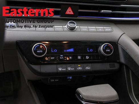 Used 2024 Hyundai Elantra SEL FWD image 18