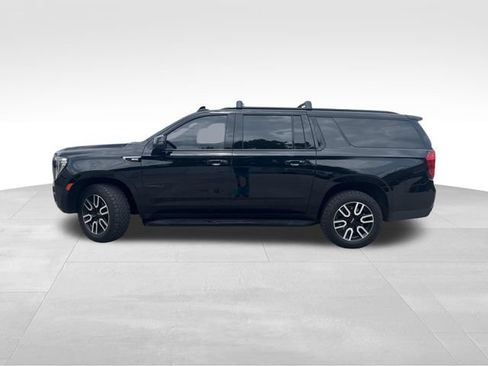 Used 2023 GMC Yukon XL AT4 AWD/4WD image 3