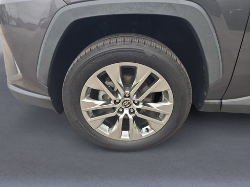 Used 2021 Toyota RAV4 XLE Premium AWD/4WD image 10