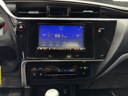 Used 2019 Toyota Corolla SE FWD image 24
