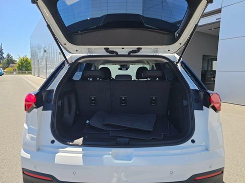 New 2027 Chevrolet Bolt LT w/ Comfort Package FWD image 17