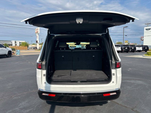 Used 2023 Jeep Wagoneer Series III w/ Premium Group I AWD/4WD image 8