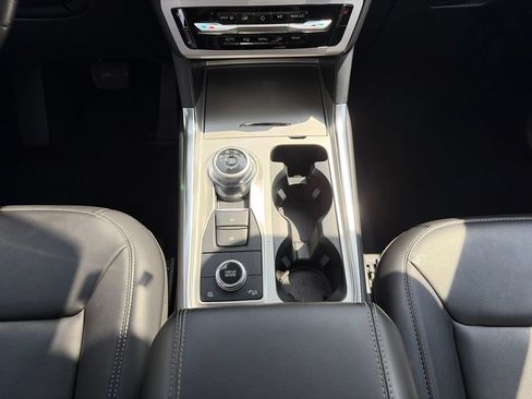Used 2022 Ford Explorer XLT w/ Equipment Group 202A AWD/4WD image 24