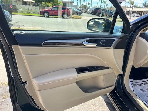 Used 2014 Ford Fusion SE w/ Equipment Group 202A image 12