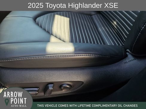 Used 2025 Toyota Highlander XSE AWD/4WD image 23