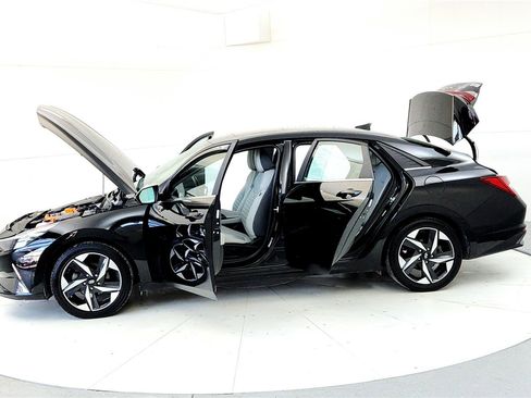 Used 2023 Hyundai Elantra Limited image 10