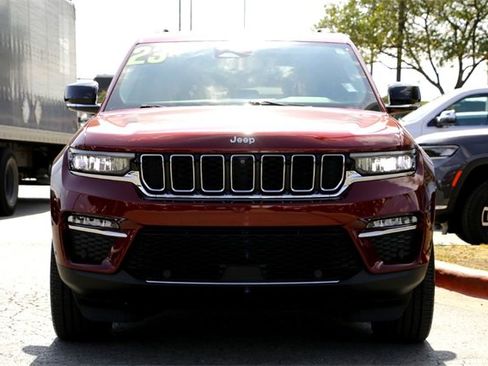 Used 2023 Jeep Grand Cherokee Limited w/ Luxury Tech Group II image 8
