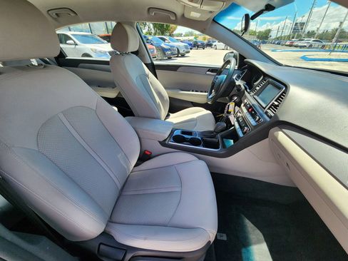 Used 2019 Hyundai Sonata SE w/ Cargo Package image 10