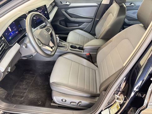 Used 2025 Volkswagen Jetta SE FWD image 5