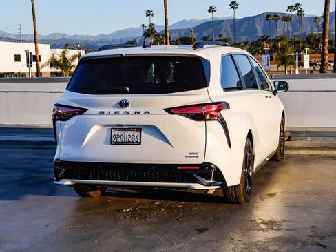 Used 2024 Toyota Sienna XSE w/ XSE Plus Package image 8