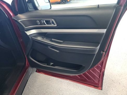 Used 2017 Ford Explorer XLT AWD/4WD image 20