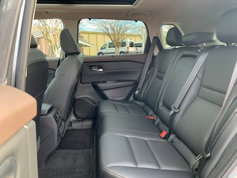 Used 2023 Nissan Rogue SL w/ SL Premium Package image 27