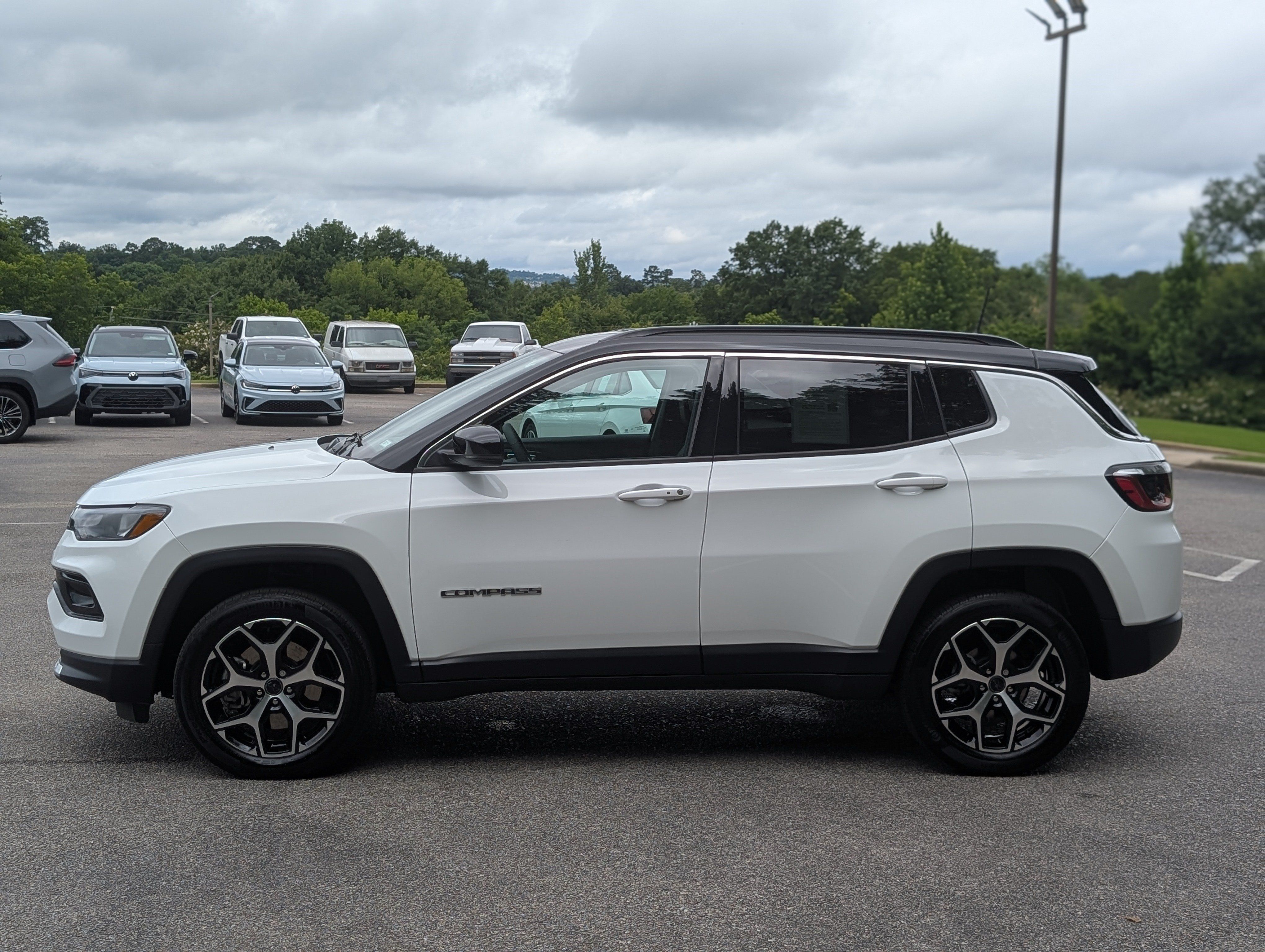 Used 2025 Jeep Compass Limited AWD/4WD image 5