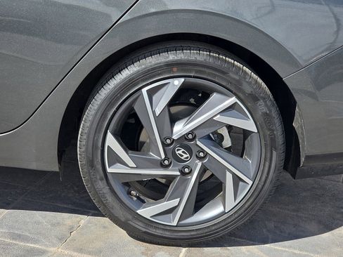 Used 2025 Hyundai Elantra SEL image 5