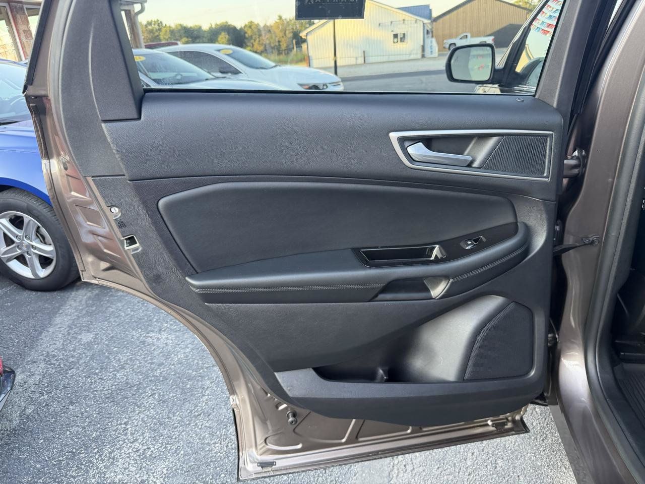 Used 2019 Ford Edge SEL w/ Cold Weather Package AWD/4WD image 17