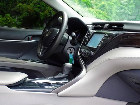 Used 2019 Toyota Camry LE FWD image 26