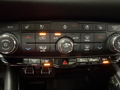 Used 2024 Dodge Durango R/T AWD/4WD image 18