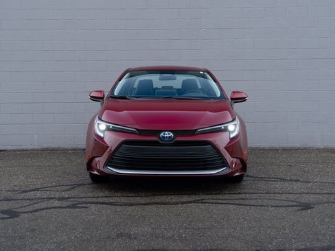 Used 2025 Toyota Corolla XLE image 10