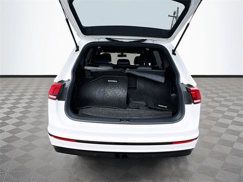 Used 2021 Volkswagen Tiguan SE R-Line image 25