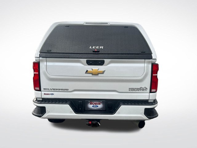 Used 2025 Chevrolet Silverado 2500 High Country w/ Technology Package AWD/4WD image 4