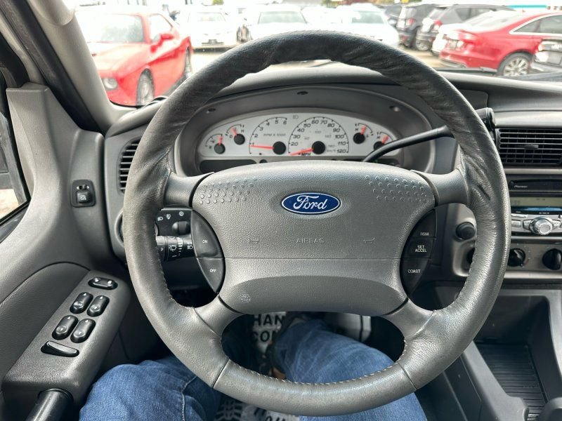 Used 2005 Ford Explorer Sport Trac 2WD image 15