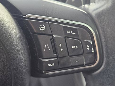 Used 2019 Jaguar F-PACE Premium image 27