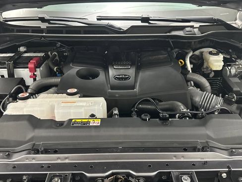 Used 2023 Toyota Tundra Platinum AWD/4WD image 11