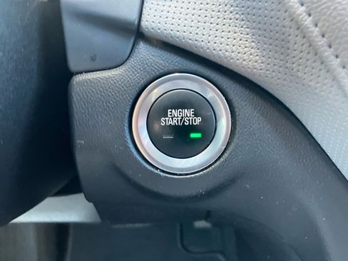 Used 2018 Chevrolet Equinox Premier image 24