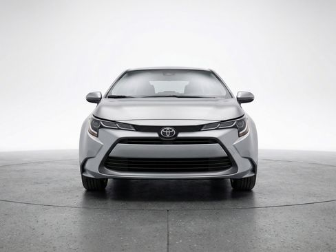 Used 2025 Toyota Corolla LE FWD image 2