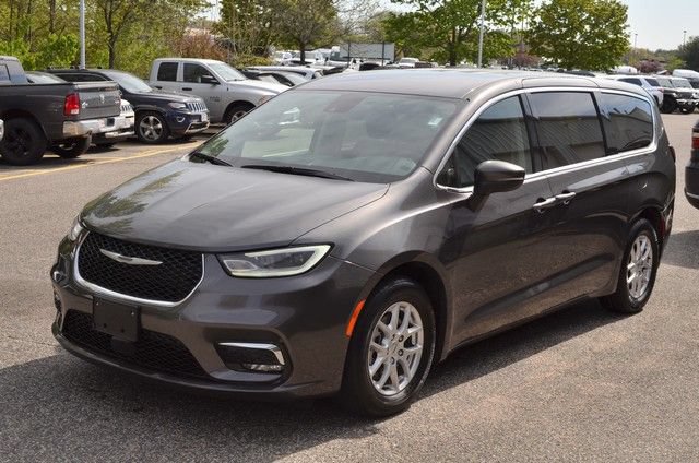 Used 2023 Chrysler Pacifica Touring-L FWD image 4
