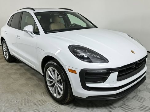 Certified 2025 Porsche Macan image 27