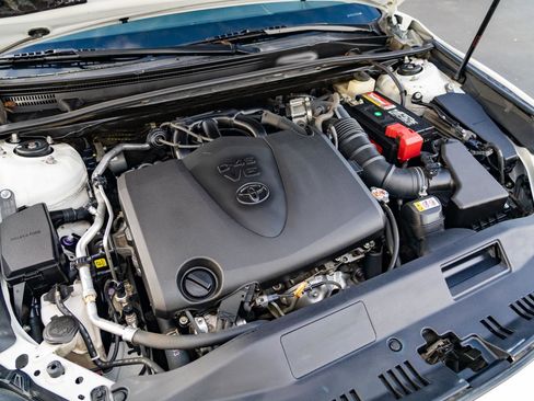 Used 2018 Toyota Camry XLE image 30