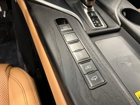 Used 2025 Lexus LX 700h Luxury image 32