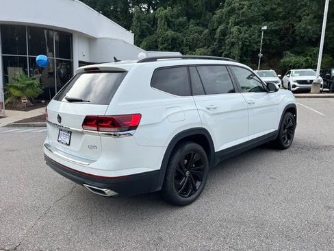 Used 2022 Volkswagen Atlas SE w/ Panoramic Sunroof Package FWD image 3