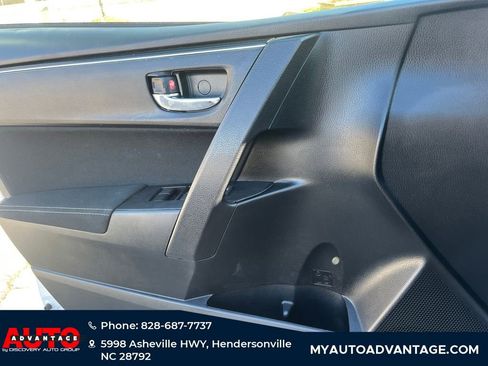 Used 2018 Toyota Corolla LE image 21