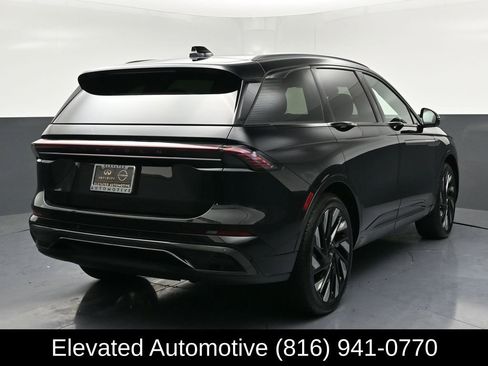 Used 2025 Lincoln Nautilus Reserve w/ Jet Appearance Package AWD/4WD image 4