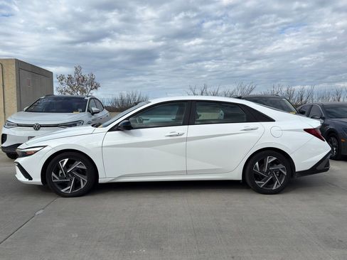 Used 2025 Hyundai Elantra SEL image 6
