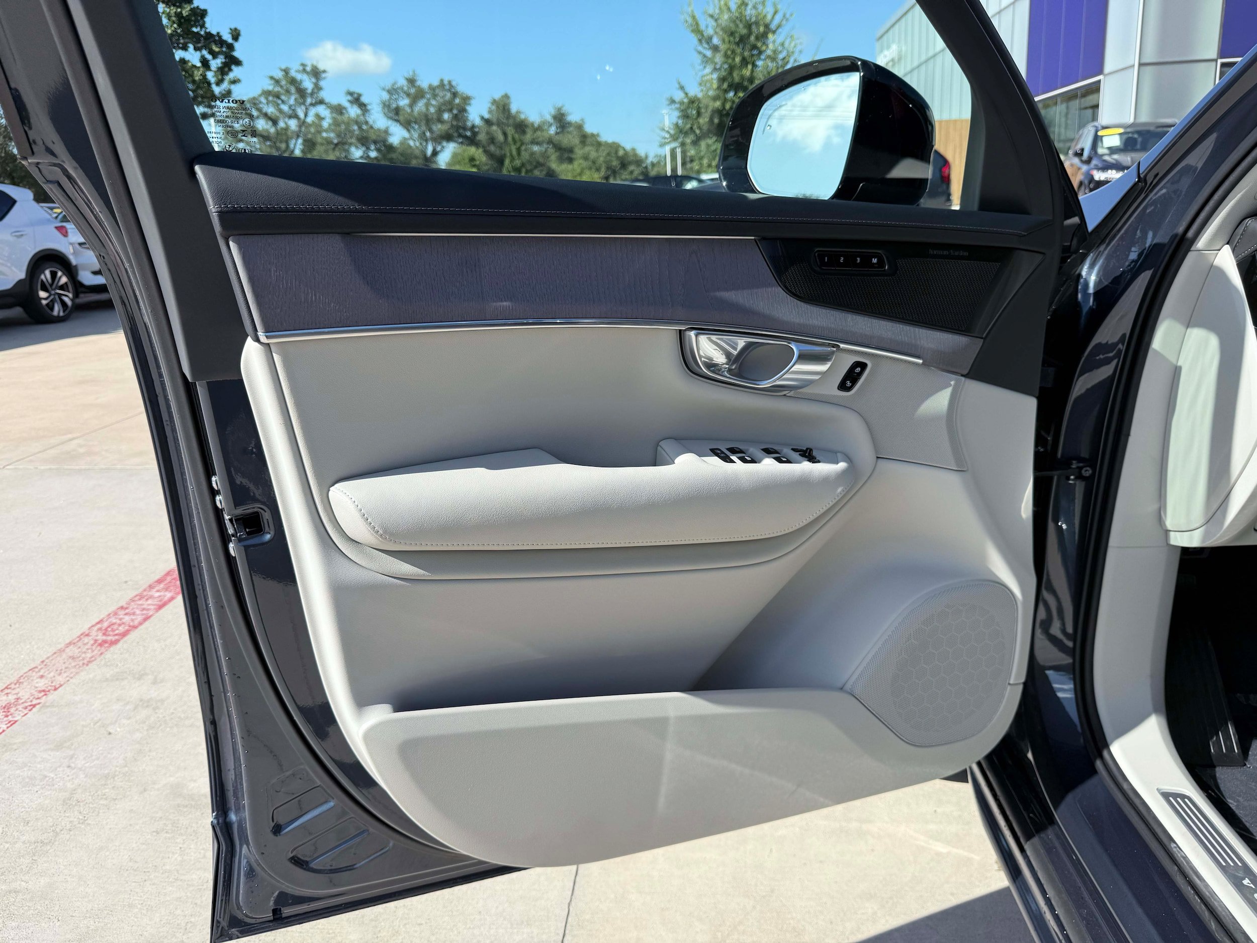 New 2026 Volvo XC90 B6 Ultra w/ Protection Package Premier AWD/4WD image 10