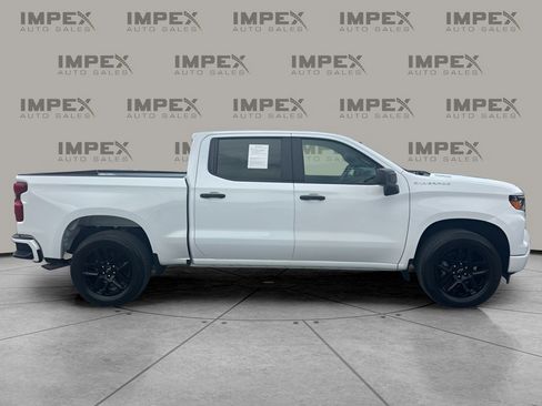 Used 2025 Chevrolet Silverado 1500 Custom image 6