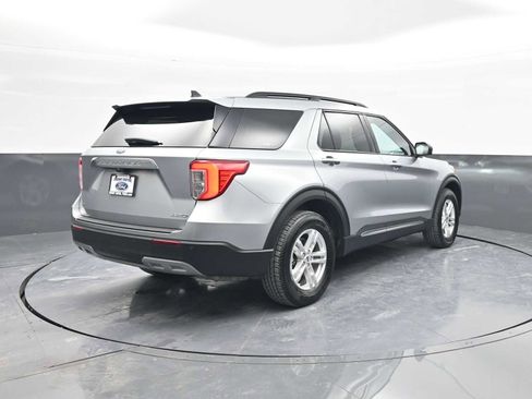 Used 2023 Ford Explorer XLT w/ Equipment Group 202A image 7