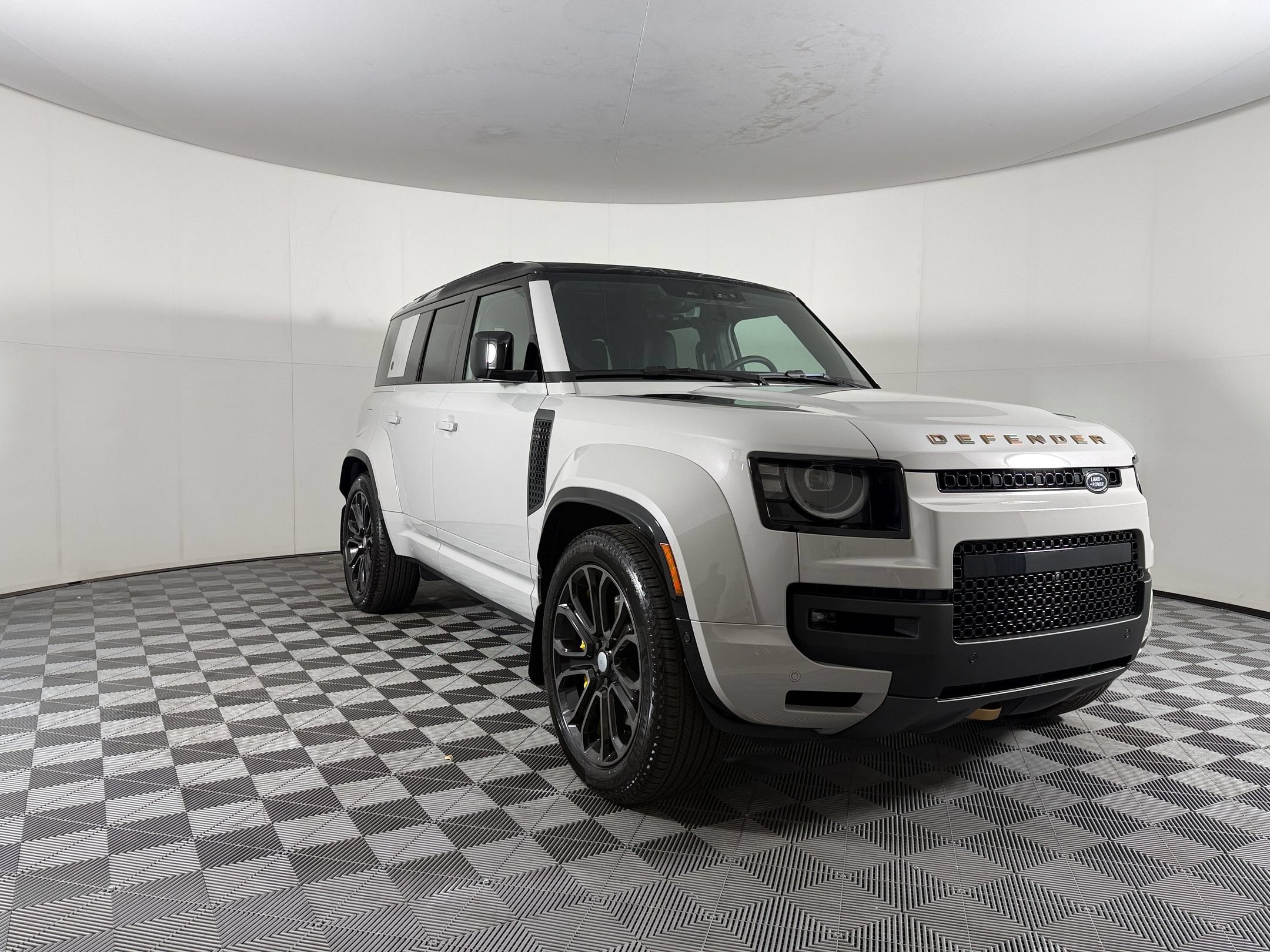 New 2026 Land Rover Defender 110 OCTA AWD/4WD image 7