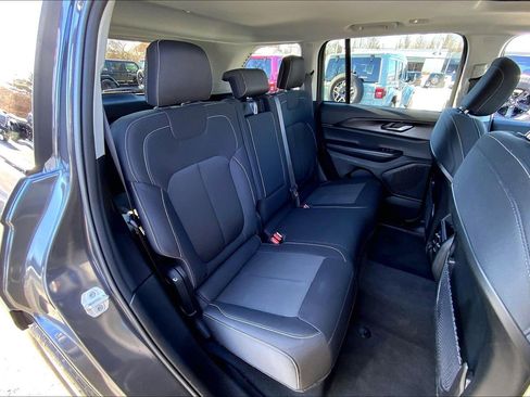 Certified 2023 Jeep Grand Cherokee Laredo w/ Luxury Tech Group I image 18