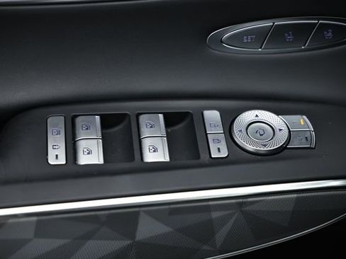 Used 2025 Genesis GV70 3.5T Sport w/ Sport Advanced Package image 18