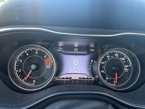 Used 2019 Jeep Cherokee Limited FWD image 11