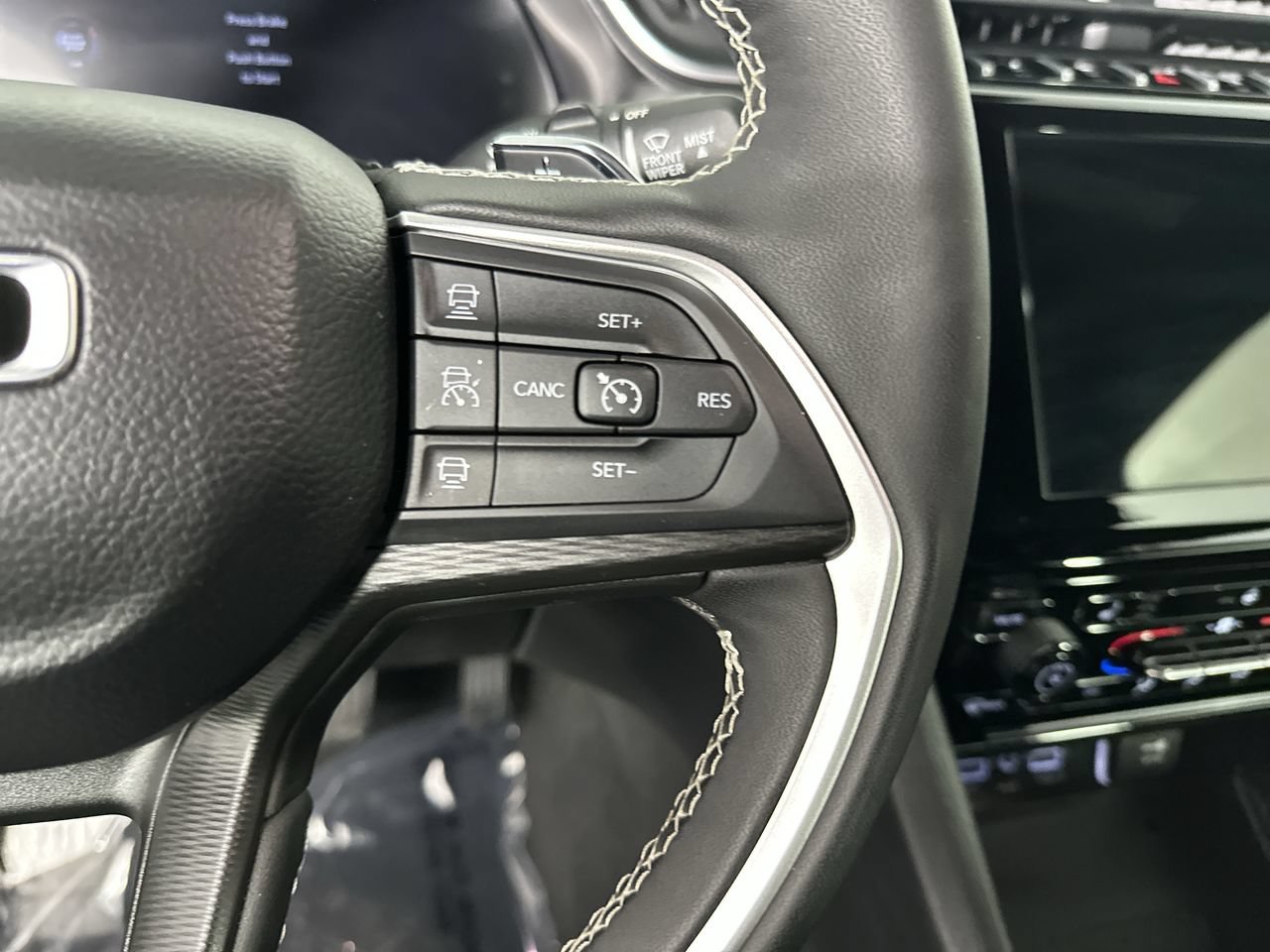 Used 2025 Jeep Grand Cherokee L Altitude RWD image 11