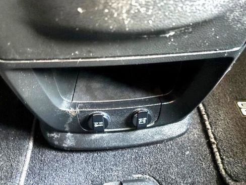 Used 2018 Dodge Grand Caravan SE image 27