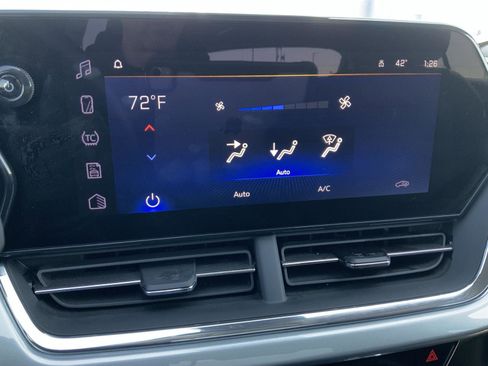 Used 2025 Chevrolet Trax LT w/ LT Convenience Package FWD image 39
