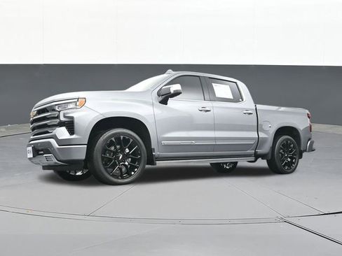 Used 2025 Chevrolet Silverado 1500 High Country AWD/4WD image 71
